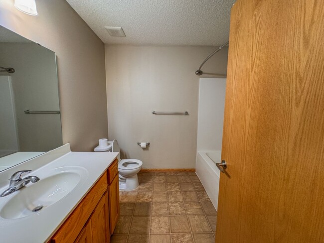 Building Photo - 1611 Gunston Dr