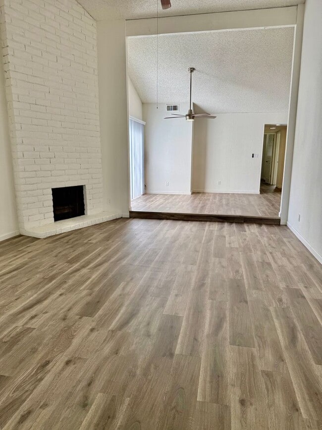 Building Photo - TROVITA-6816/6818