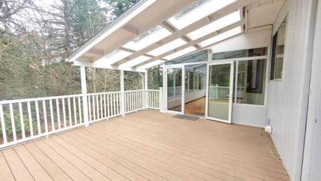 Building Photo - Cedar Mill Hidden Gem!!
