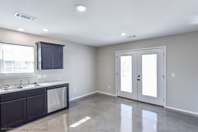 Building Photo - 115 Lanita Dr