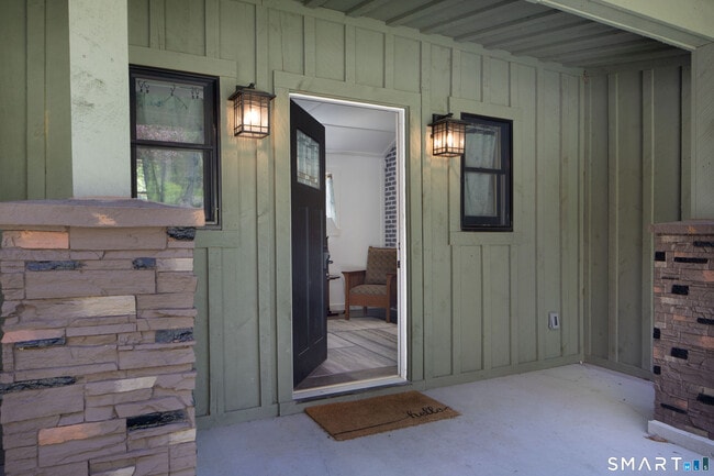Building Photo - 9 Woodcrest Ln