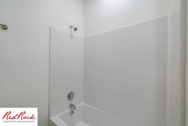 Building Photo - Spacious 3 Bedroom Unit in Desert Color With Pool & Lagoon Access