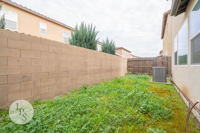 Building Photo - Fresno SouthEast Home, Gated Community, Clovis Unified School District, 3BR/2.5BA