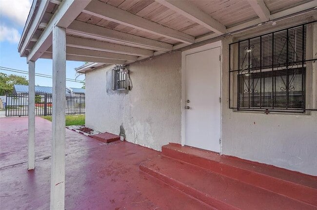 Building Photo - 1646 NE 150th St