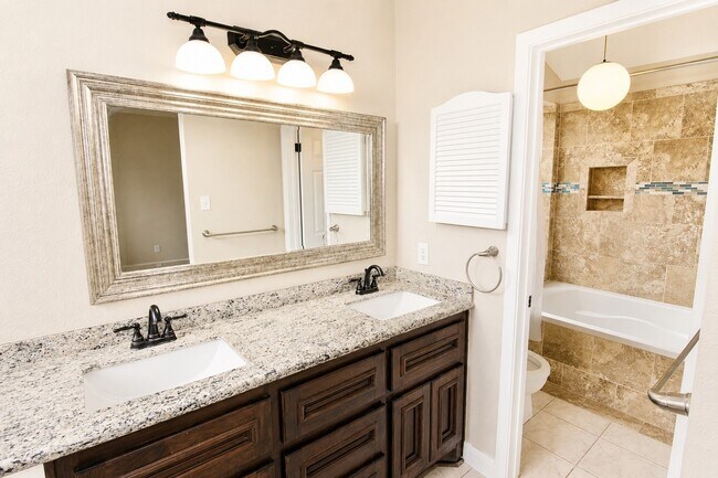 Building Photo - 3206 Pecan Point Dr