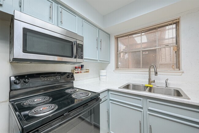 Building Photo - 10188 Beekman Pl Dr