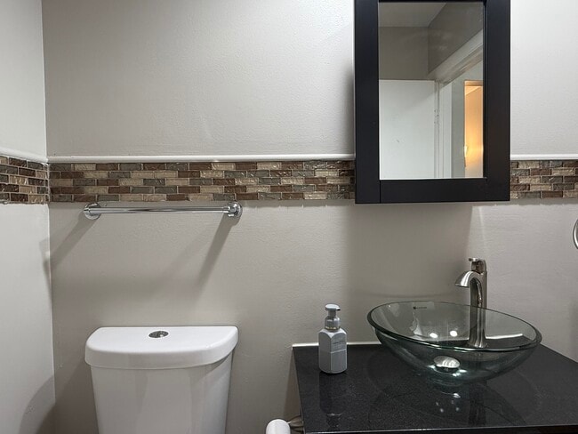 Building Photo - 16856 School St