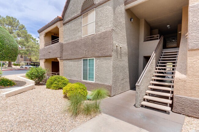 Building Photo - GUARD GATED 2 BEDROOM CONDO!