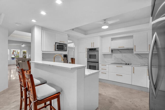 Building Photo - 2051 SE 3rd St