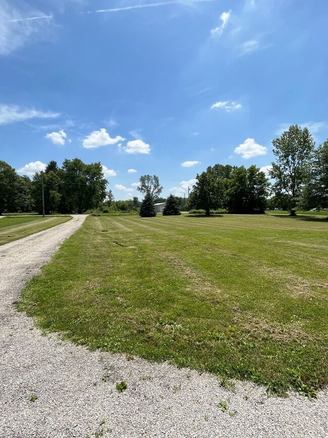 Building Photo - Charming Rural Retreat in Richwood- Fiber Internet Included!