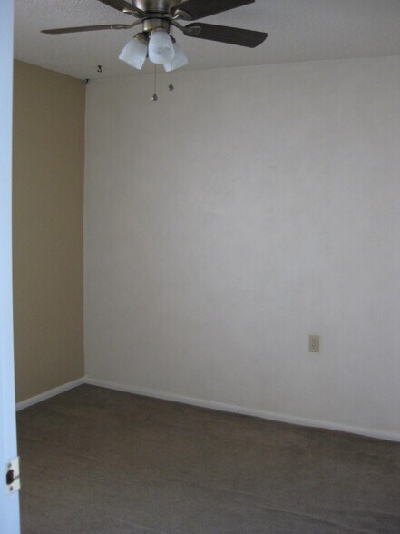 Building Photo - 3431 Stover St