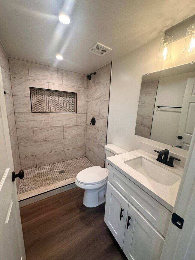 Building Photo - 352 Bonito Ave