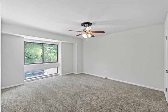 Building Photo - 421 Barton Run Blvd