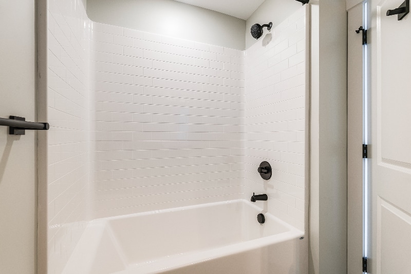 Building Photo - 13 Barnyard Cir