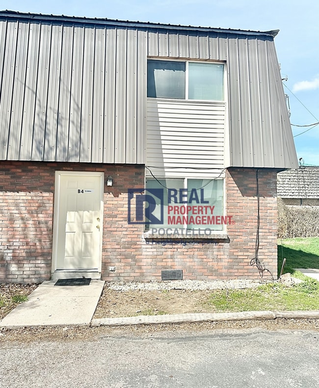 Building Photo - 230 W Chubbuck Rd