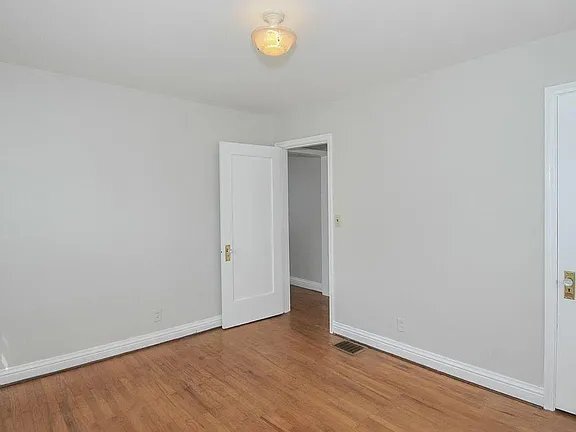 Building Photo - 115 Colonial Dr