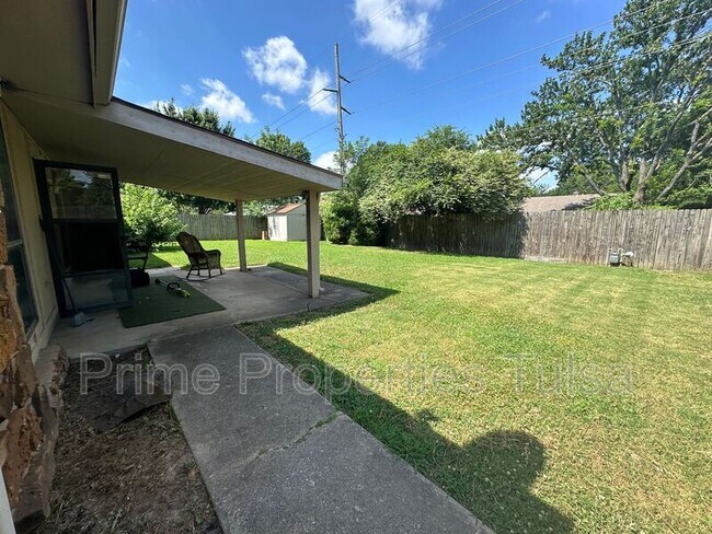 Building Photo - 7742 S 72nd E Pl