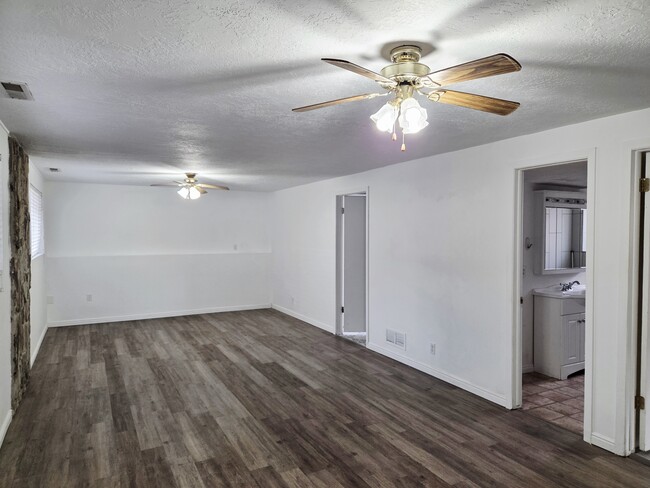 Building Photo - 1968 E 5850 S