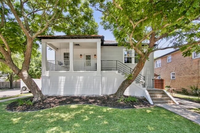 Front Entrance - 5869 Colbert St