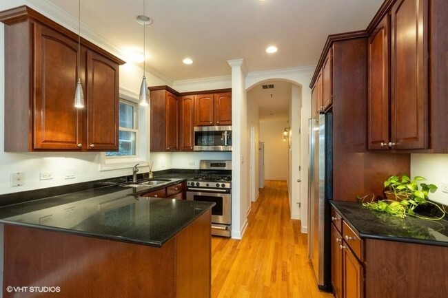 Primary Photo - 2 bedroom in Chicago IL 60657