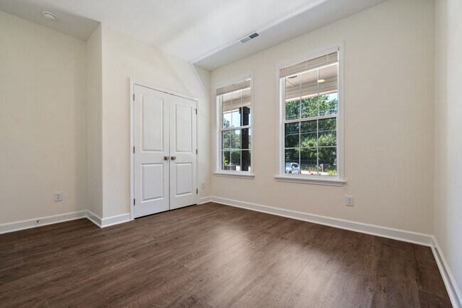 Building Photo - Application Pending! Charming Newly Constructed Property in Raleigh with Modern Appliances/Fixtures!