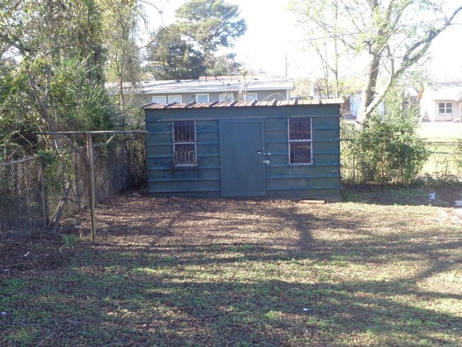 Building Photo - 2514 Johnson St