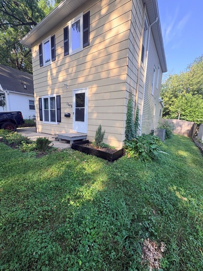 Building Photo - Stunning 4 Bed Home