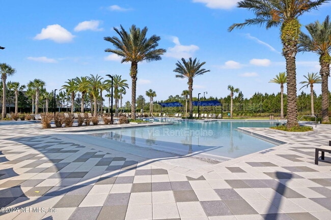 Building Photo - 10682 Aventura Dr