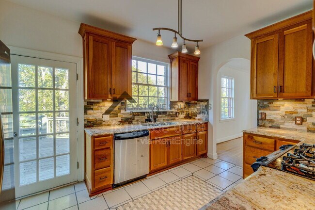 Building Photo - 502 32nd Ave S