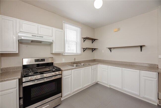 Building Photo - 57 Anthony St