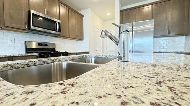 Building Photo - 694 Gabby Pt