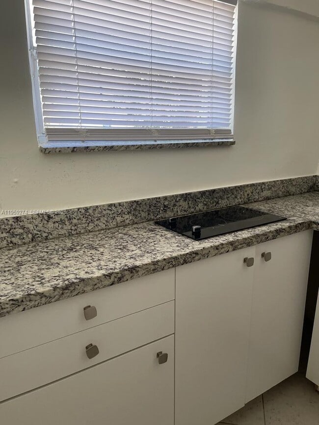 Building Photo - 1012 N 24th Ave