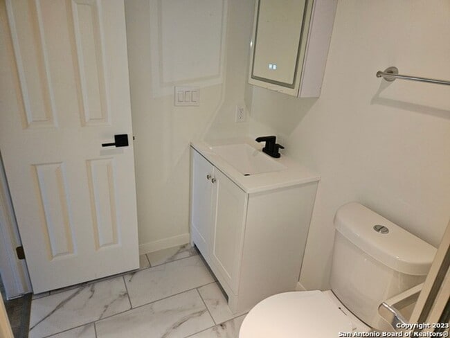 Building Photo - 4 Bedroom one story in Silver Creek