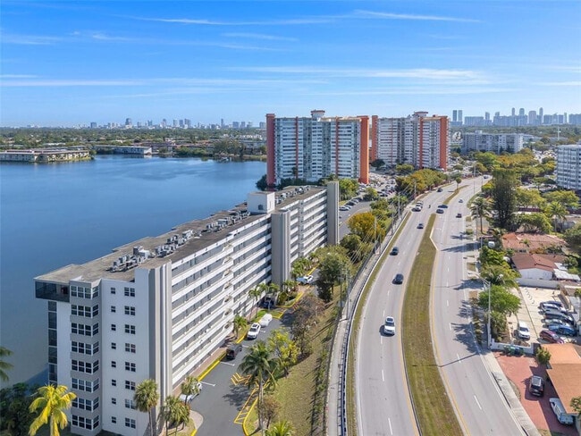 Building Photo - 1175 NE Miami Gardens Dr