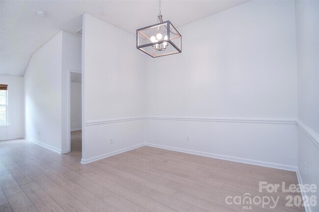Building Photo - 550 Carlisle Dr