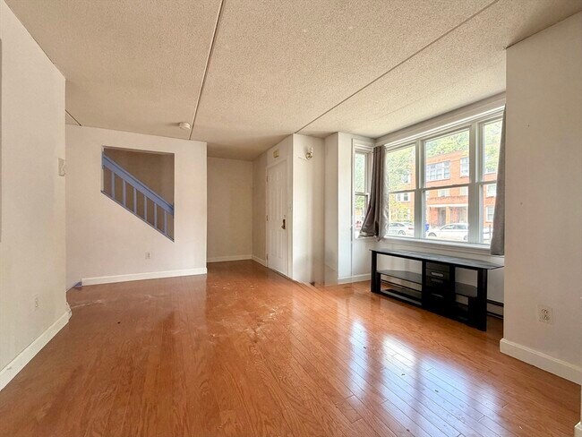 Building Photo - 26 Ellingwood St