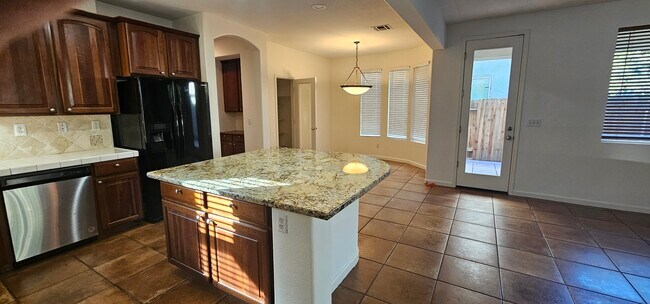 Building Photo - 5012 Crest Dr