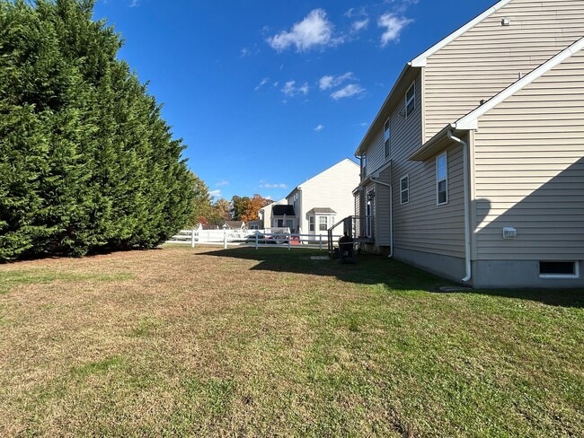 Building Photo - 84 Laks Ct