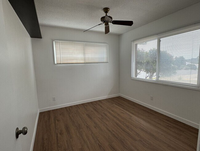 Building Photo - 4 Bedroom / 2 Bathroom home for rent