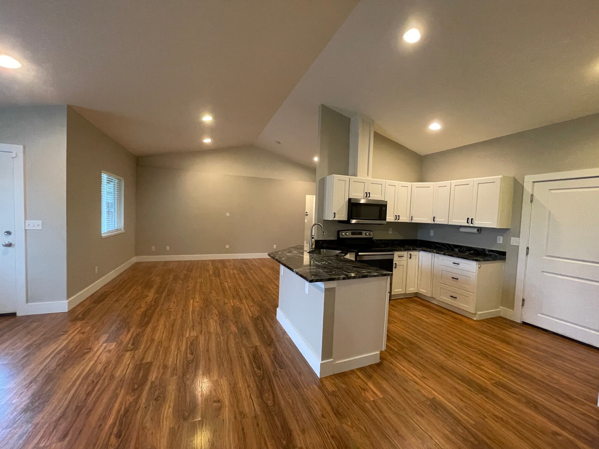 Building Photo - 627 N 3rd St