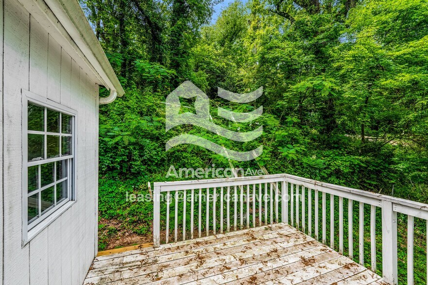 Building Photo - 820 Vanderbilt St