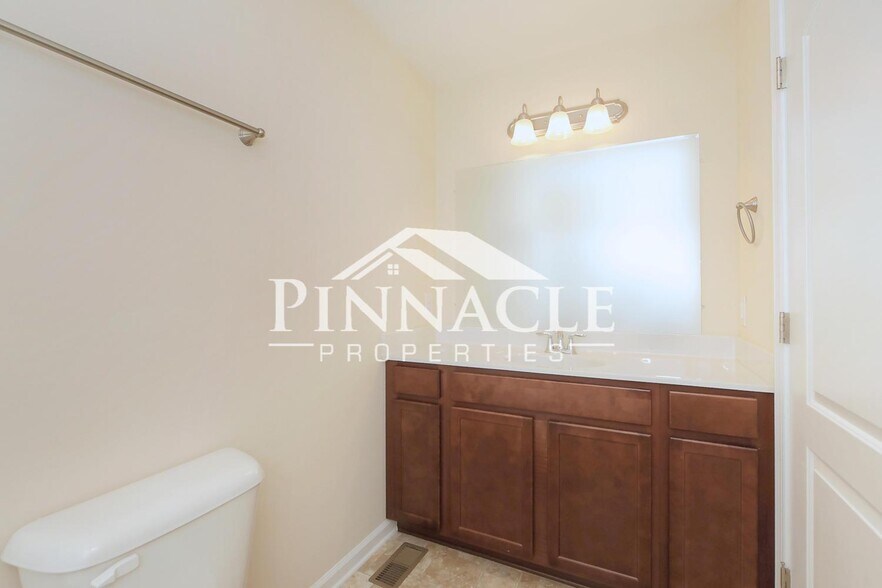 Building Photo - 586 Leesville Rd