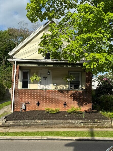 Primary Photo - 116 N Clay St