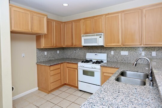 Building Photo - 444 Chestnut St,Brentwood