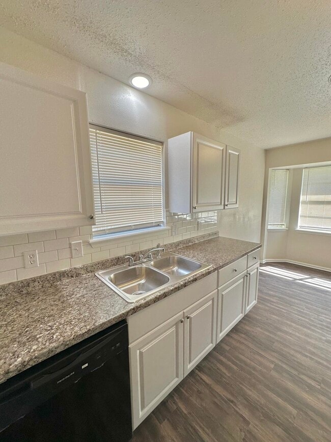 Building Photo - 1509 Elkhart Ave