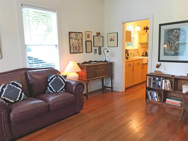 Building Photo - 1002 E 44th St