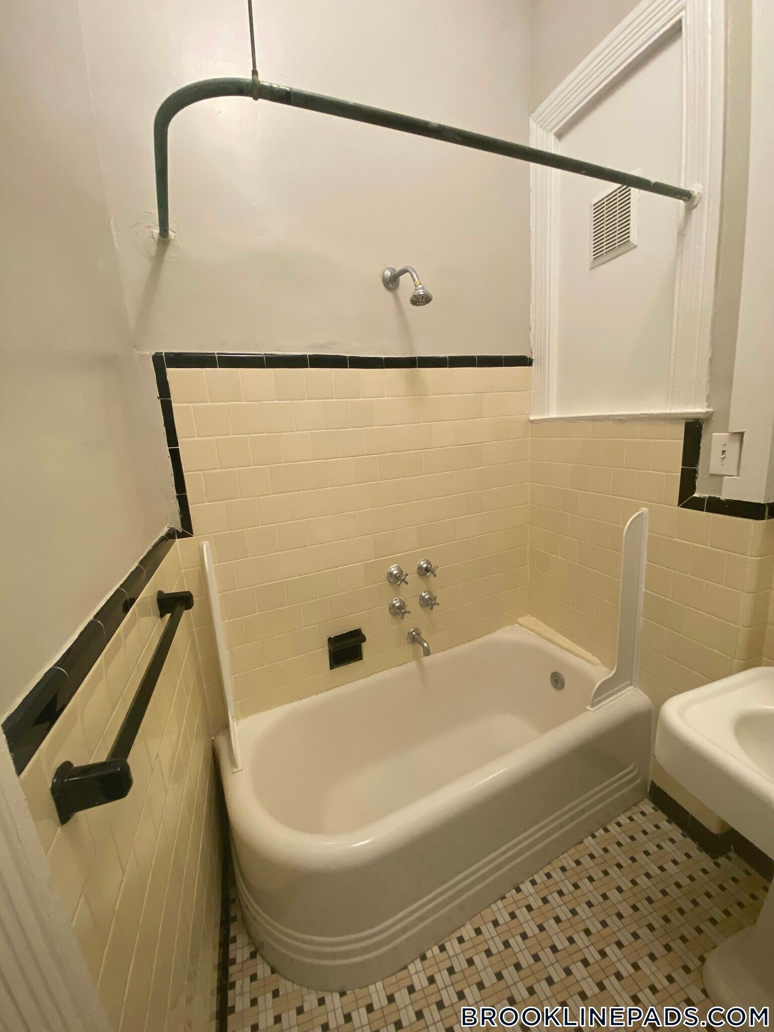 Building Photo - 9 Sewall Ave