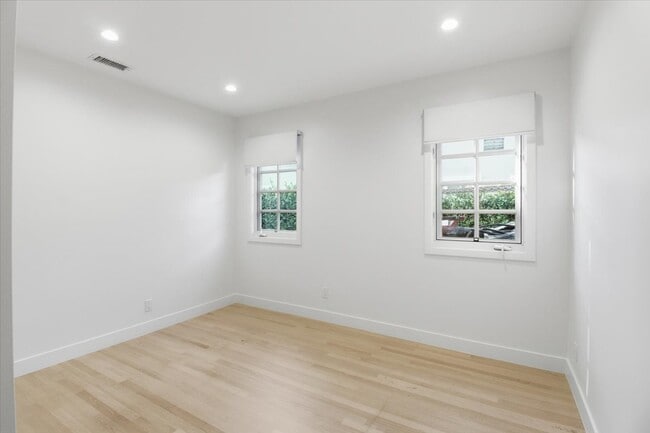 Building Photo - 2156 Linnington Ave