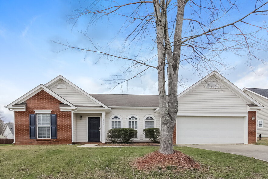 Building Photo - 6123 Goldenfield Dr