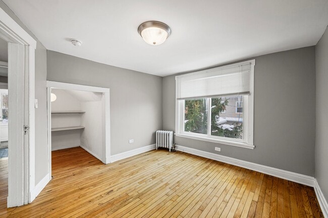 Building Photo - 233 Llewellyn Ave